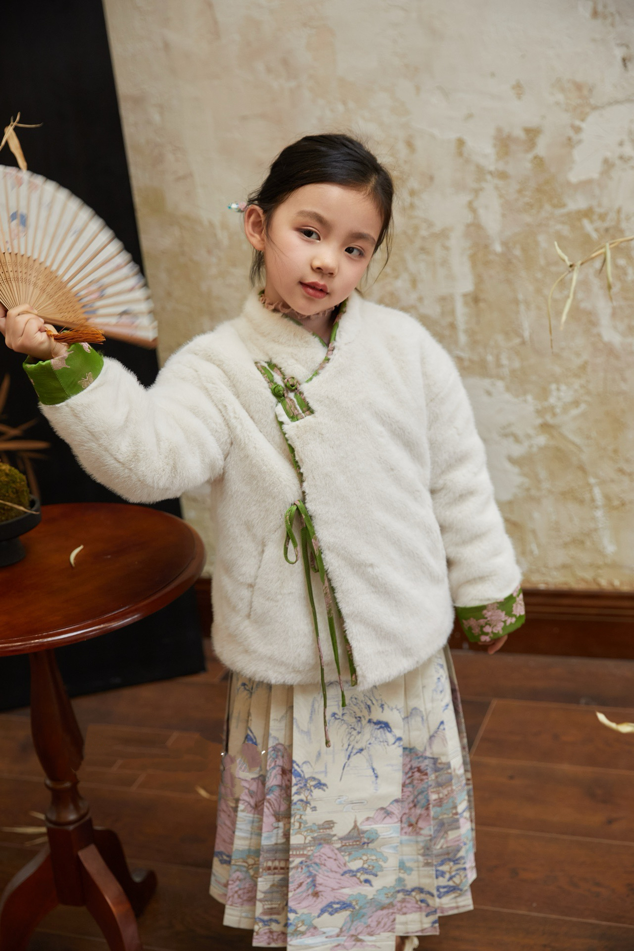 宝儿w女宝米白色毛毛外套，国风款，柔软舒适7525