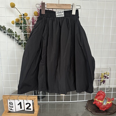 新 宝er汪 春 黑色锦纶半身裙 1526