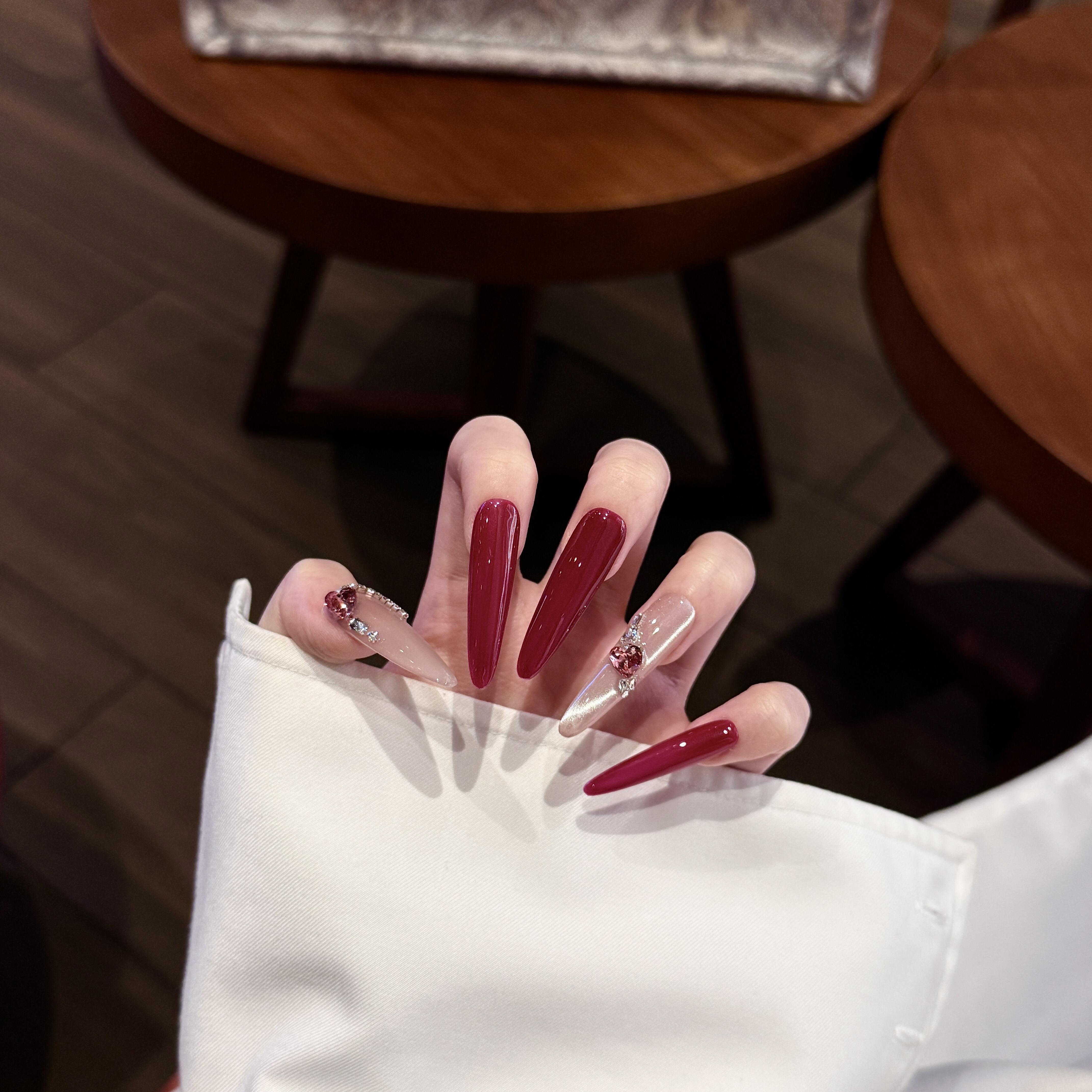 纯手工穿戴甲新年氛围感浆果红透粉色玻璃珠猫眼钻石链条高级美甲