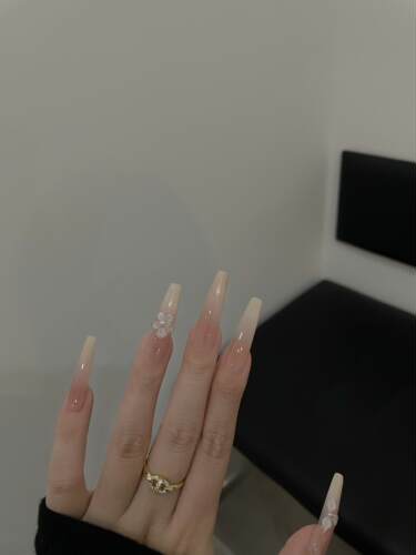 许我耀眼裸色高级立体花朵美甲