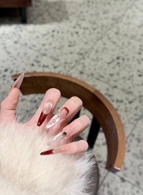 新年美甲高级感锆石满钻爆闪手绘渐变红色法式猫眼显白手工穿戴甲