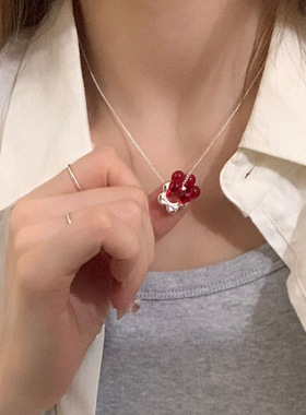 简约高级感红色花朵吊坠项链女轻奢个性独特精致时尚颈链锁骨链