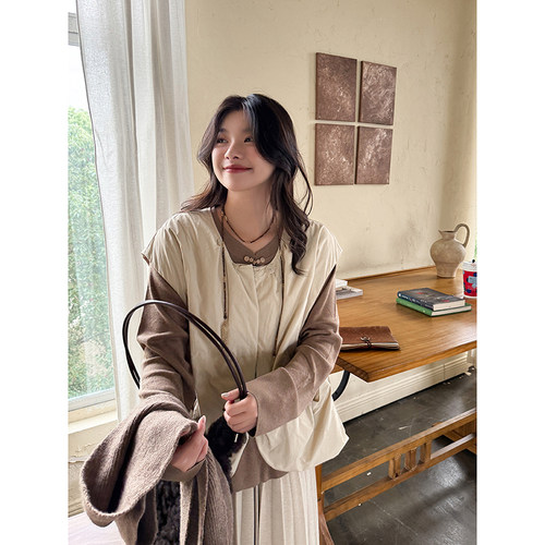 安妮森林防泼防静电白鹅绒马甲秋