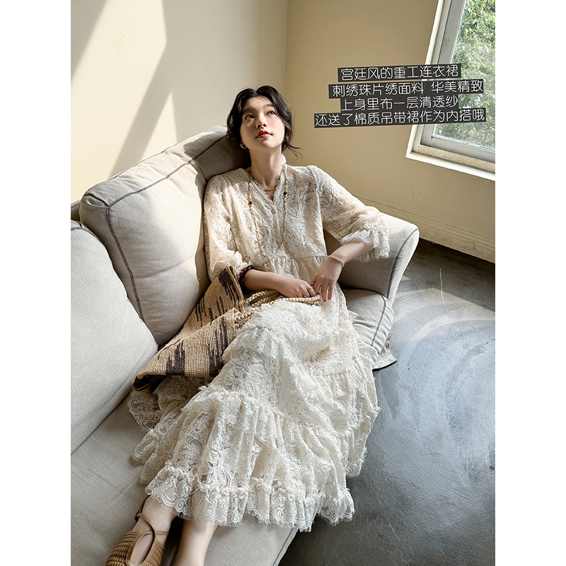 安妮森林重工V领花边亮片连衣裙