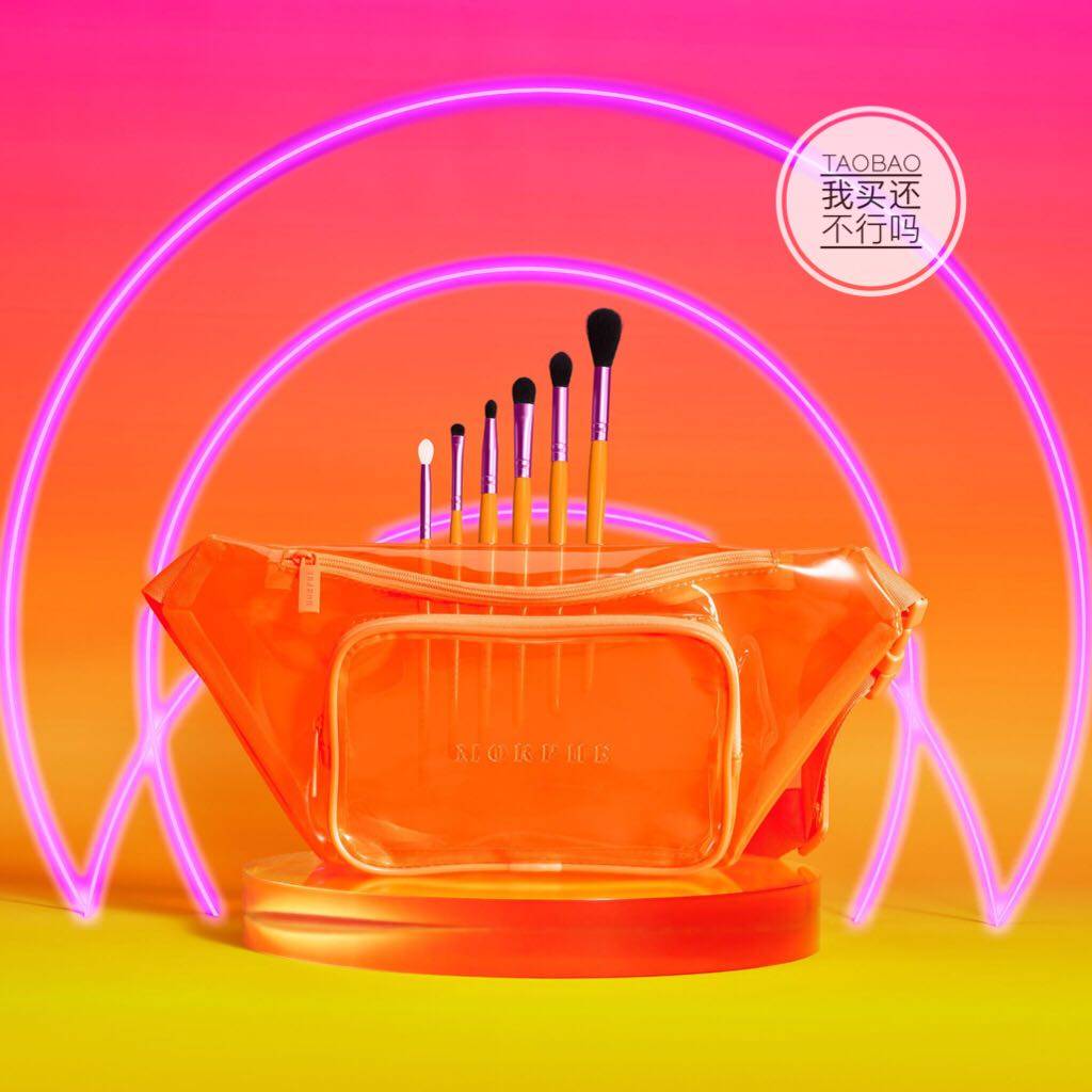 现货！Morphe x Saweetie合作限量VIP Sweep化妆刷+超酷透明腰包