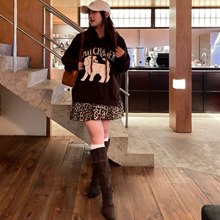 NYTSTUDIO微胖正肩连帽卫衣”绒感小狗“显瘦上衣大码显瘦冬新款