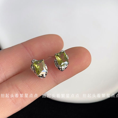 异形橄榄绿锆石~镀银针个性甜酷风ins耳钉 气质创意耳饰工厂耳环