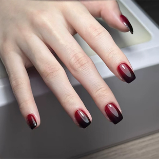 ins高级新款简约穿戴显白百搭日常纯欲黑红渐变色短T红穿戴甲