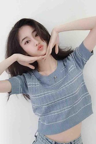 Short sleeved striped T-shirt women's summer new Korean ice silk knitted bottomed shirt student T-shirt