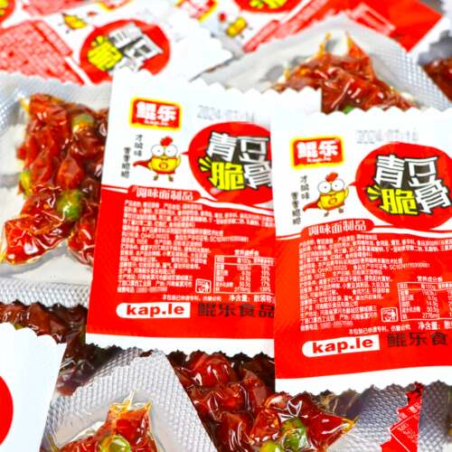 鲲乐青豆脆骨辣条零食小包装湖南特产儿时网红童年小时候面筋怀旧