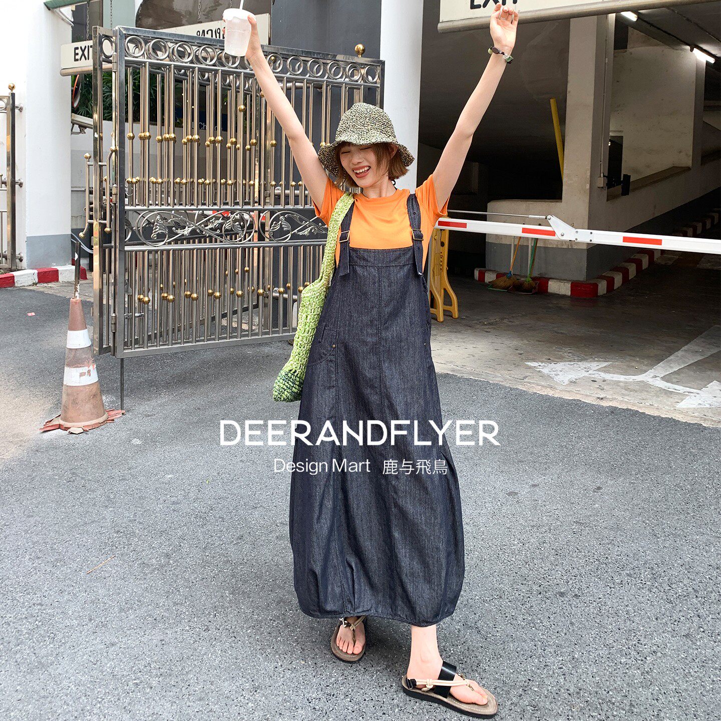 鹿与飞鸟「日杂背带裙」山系户外肩带可调下摆捏褶花苞牛仔裙7433
