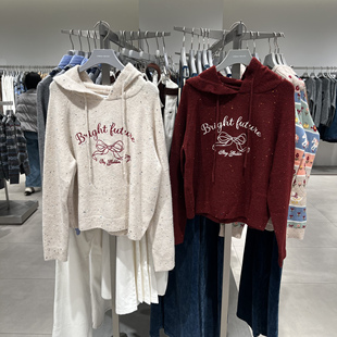 UR国内代购2026春季女休闲红色撞色刺绣连帽抽绳针织衫UYY950157