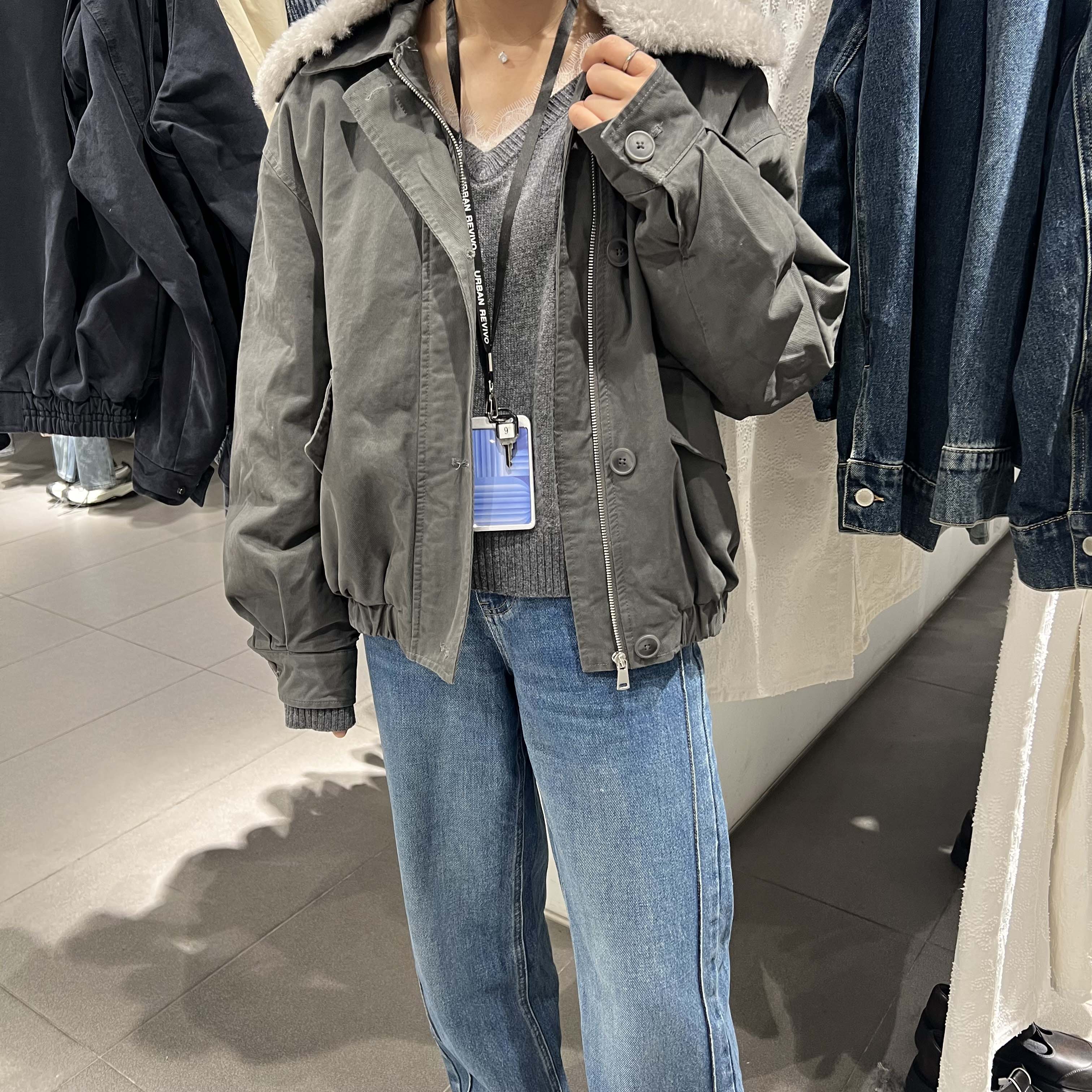 UR国内代购2025冬季女装休闲复古巴恩工装拼接毛领外套UYY150107