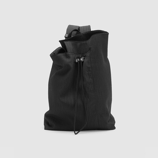UR国内代购2026春季新款男士设计感肌理抽绳双肩背包UAMB60001
