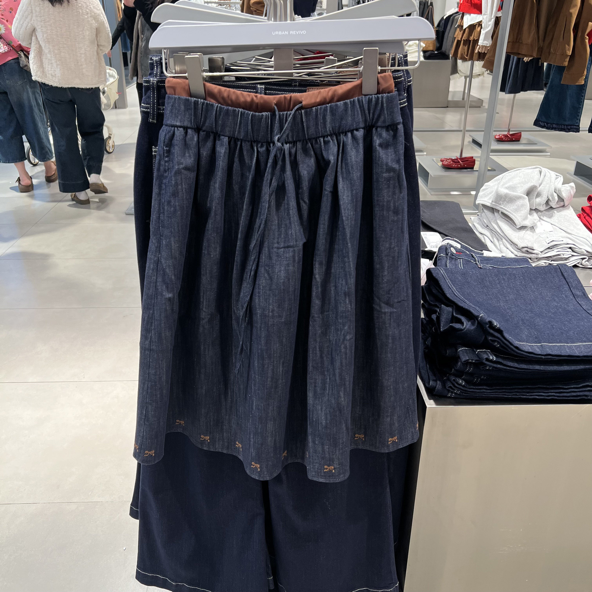 UR国内代购2025冬季女装都市撞色拼接系带刺绣牛仔半裙UYU860009,女装/女士精品,半身裙,淘宝优惠券,粉丝福利购,淘宝优惠卷