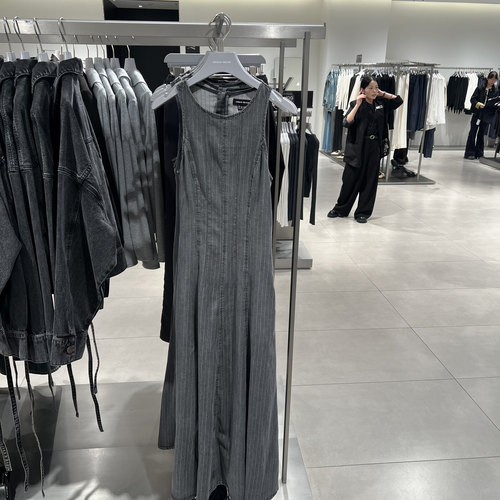 UR国内代购2026春季女装潮流条纹无袖莱赛尔牛仔连衣裙UWJ860039