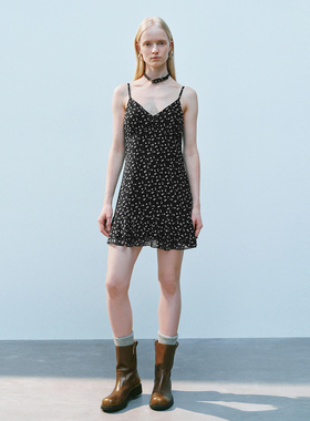 UR国内代购2025夏季女装休闲氛围感茶歇碎花吊带连衣裙UYY750069