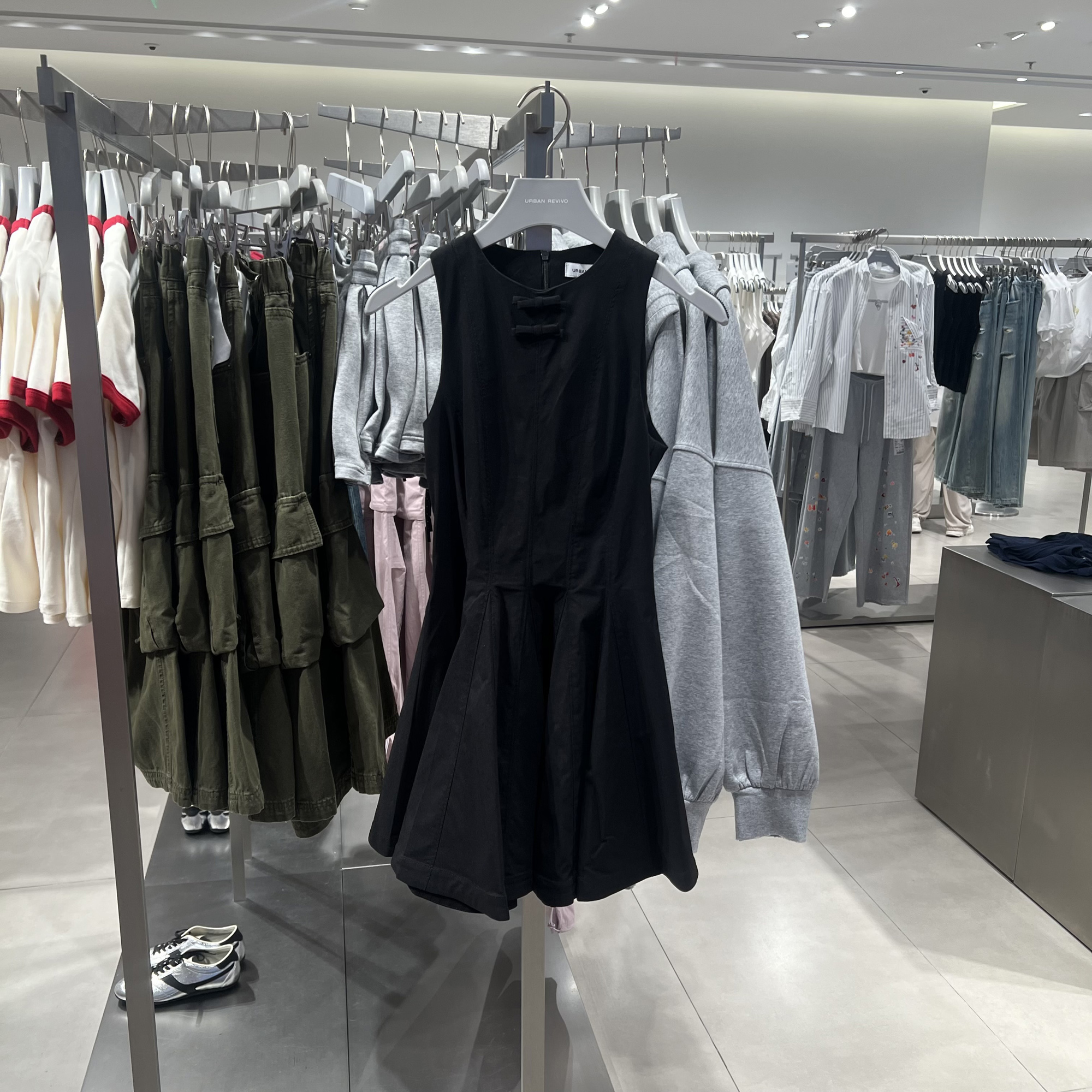 UR国内代购2025秋季女装时尚百搭休闲蝴蝶结装饰连衣裙UYU750127