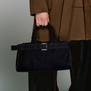 UR国内代购2025秋季女士复古金属扣带牛仔手提斜挎包UAWB50278