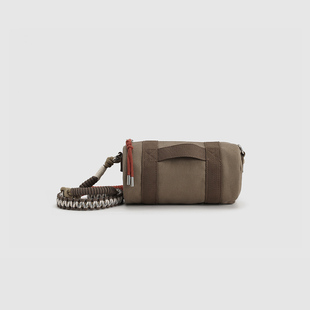 UR国内代购2026春季新款男士机能风绳结饰圆筒斜挎包UAMB60021