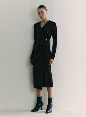 UR国内代购2026春季女装V领褶皱金属扣饰高智感连衣裙UWG760020