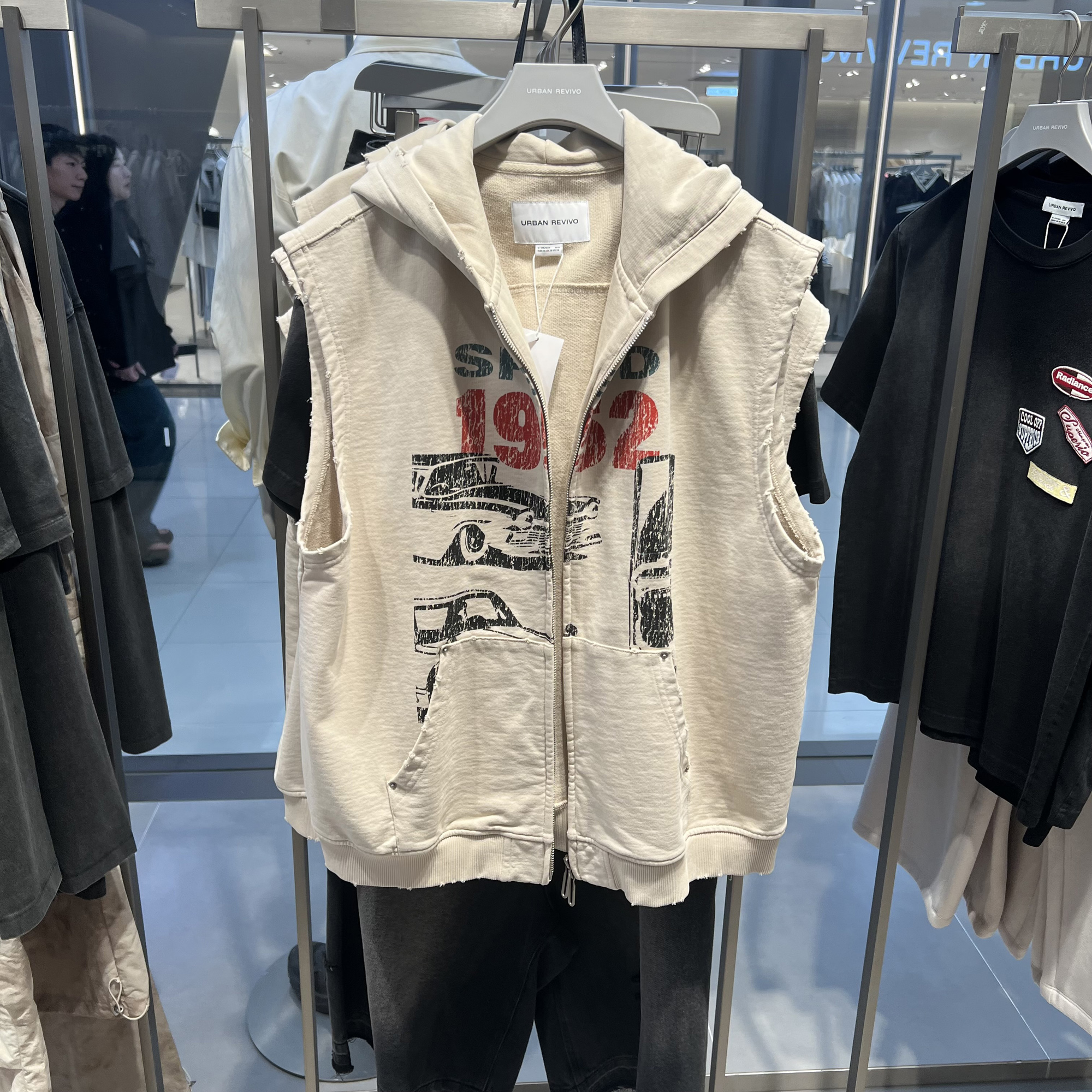 UR国内代购2025春季男装潮流美式休闲撞色印花连帽马甲UMV150023