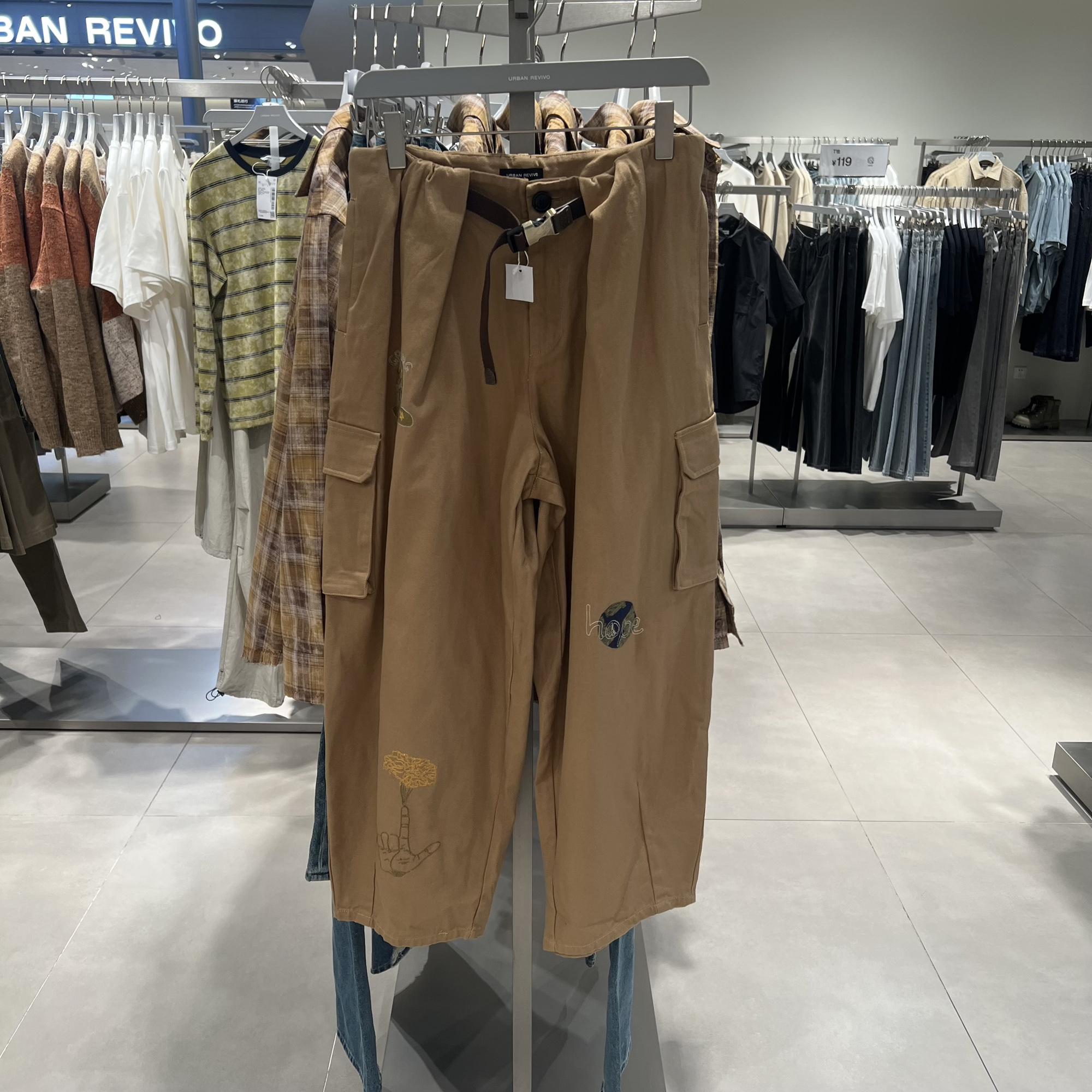 UR国内代购2025冬季男琥珀流光风创意图案超宽松阔腿裤UML650102