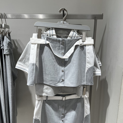 UR国内代购2025夏季女装简约格雷系腰带纽扣A字半裙UIU550010