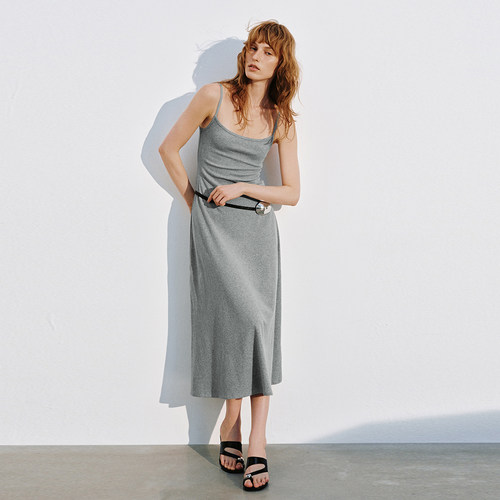 UR国内代购2026春夏女魅力简约特色链条设计修身连衣裙UWG760099