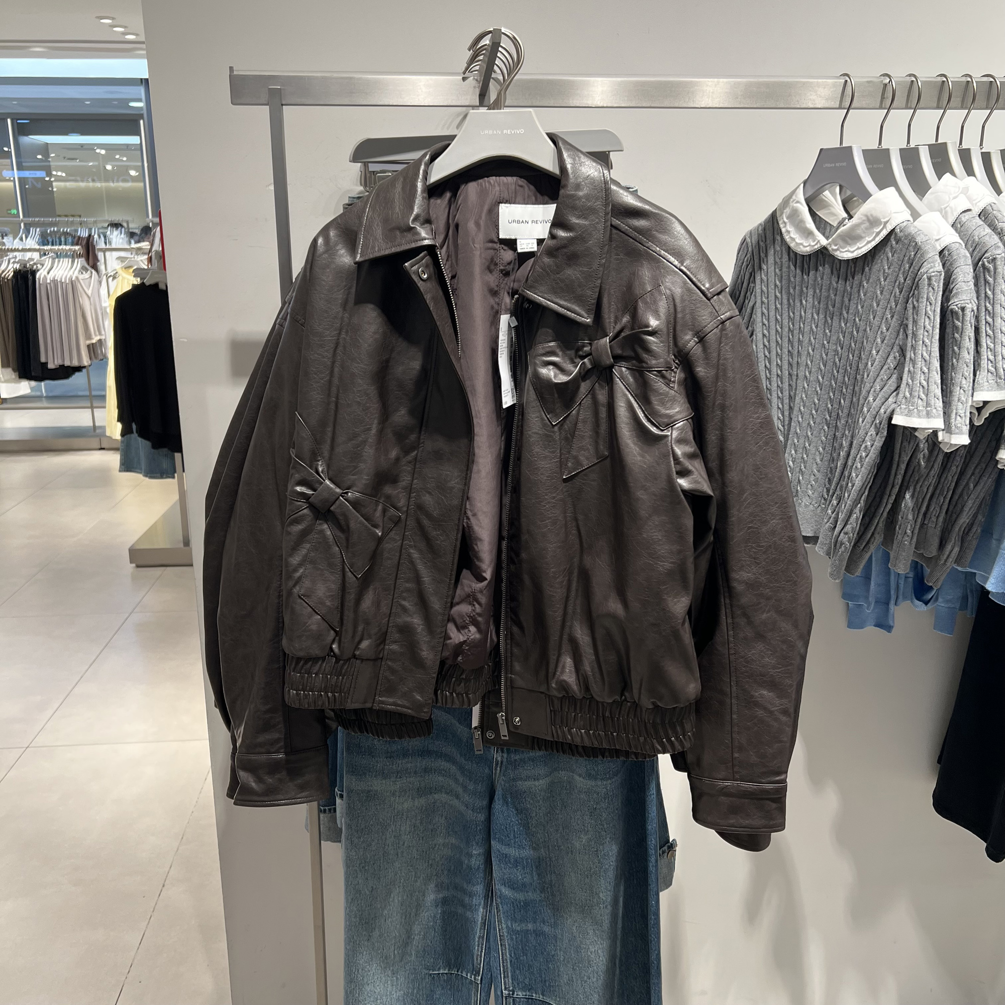 UR国内代购2025秋季女装琥珀流光风蝴蝶结饰PU棉服外套UYL150044