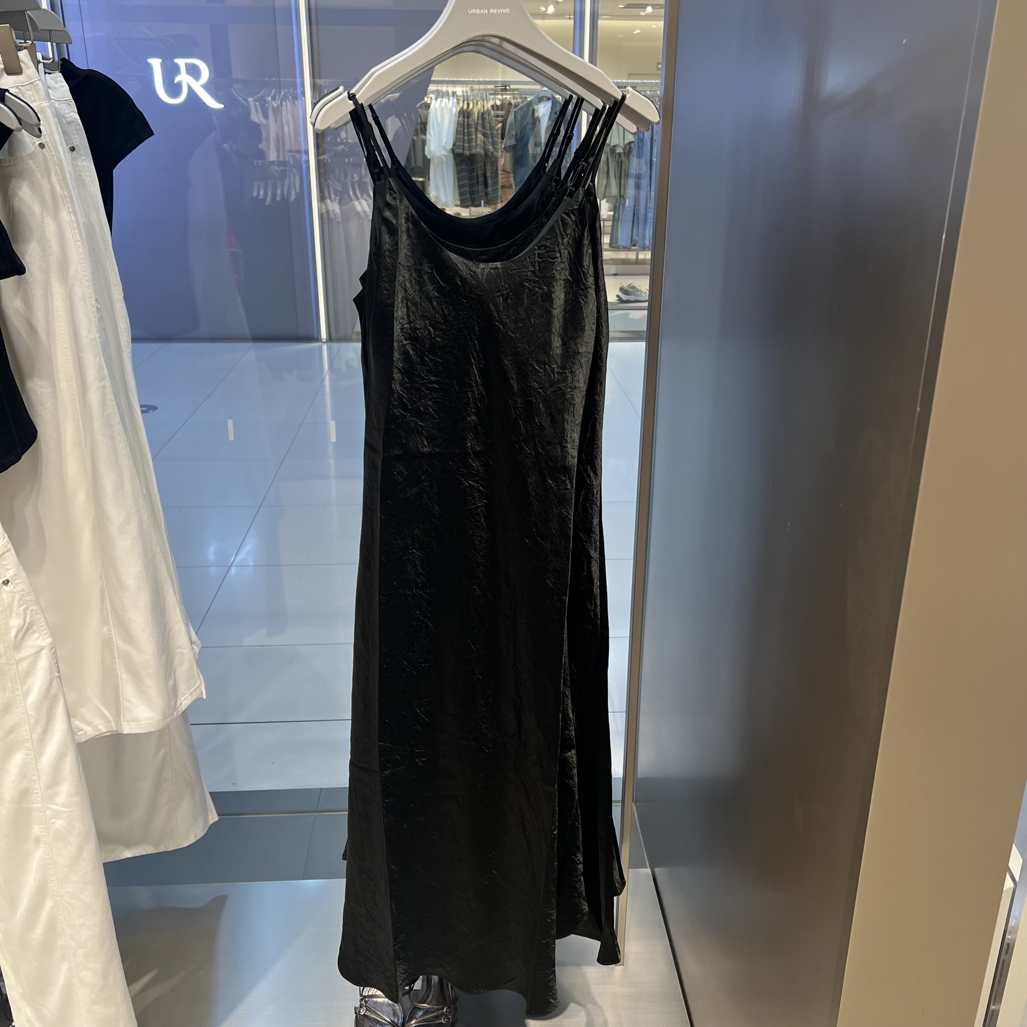 UR国内代购2025夏季女装气质魅力褶皱肌理吊带连衣裙UWM750058
