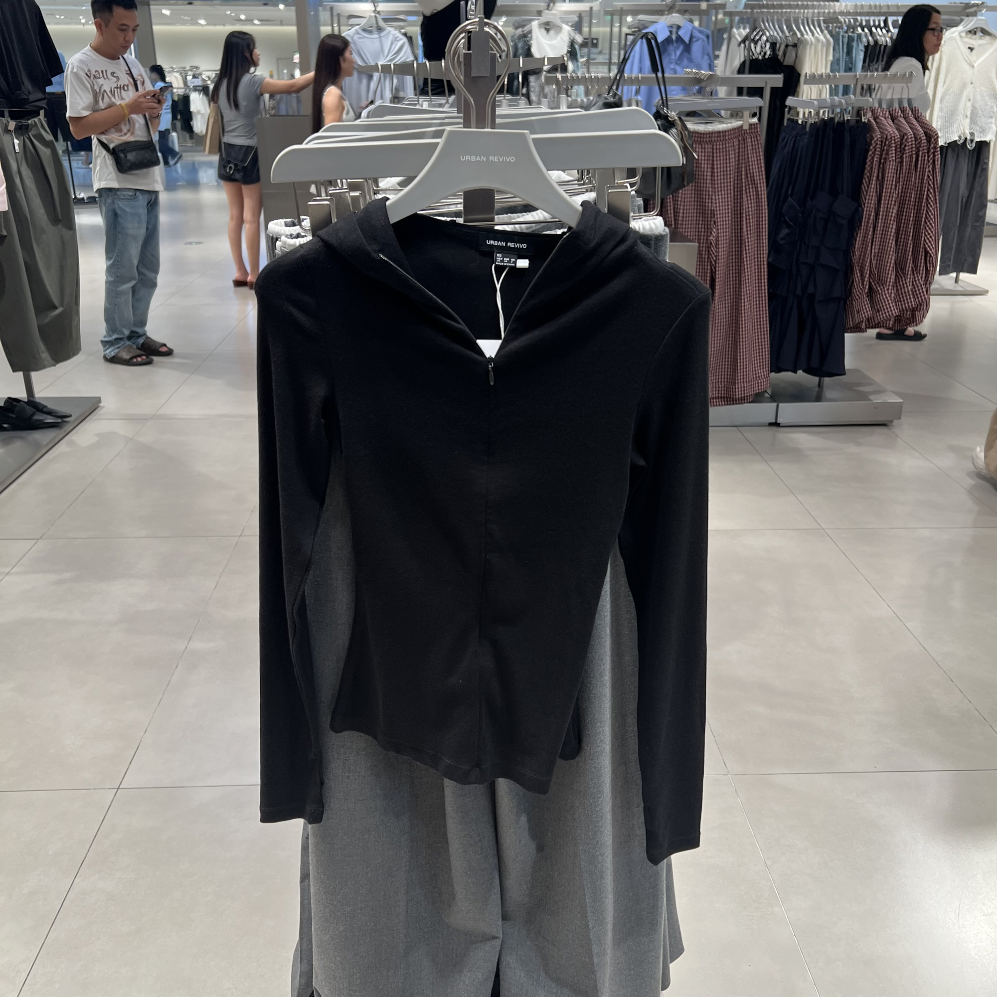 UR国内代购2025秋季女装潮流运动风连帽拉链修身长袖T恤UWJ450145