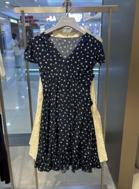UR国内代购2026夏季女装都市甜美灵动碎花V领花边连衣裙UYU760071