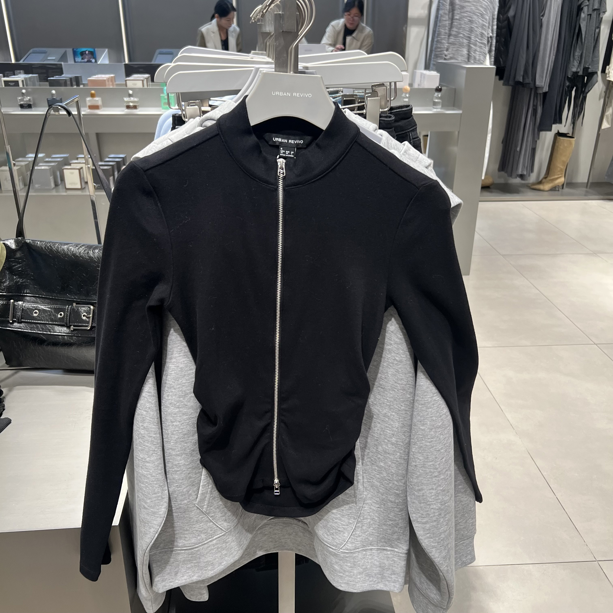 UR国内代购2025冬季女装休闲气质立领拉链褶皱修身外套UWM150134