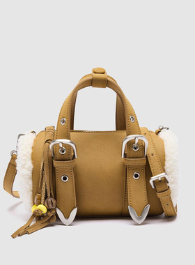 UR国内代购2025秋季女士休闲复古毛绒圆筒手提斜挎包UAYB50182