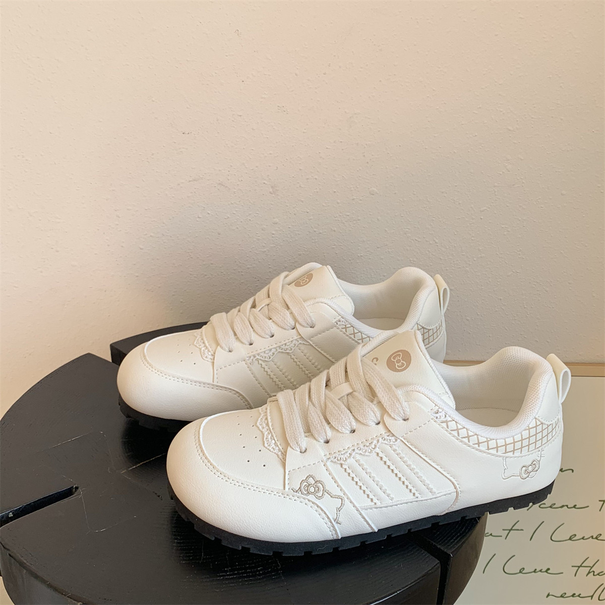 甜美奶白kt猫小白鞋女2026春季新款学生平底蕾丝轻便休闲百搭板鞋,女鞋,休闲板鞋,淘宝优惠券,粉丝福利购,淘宝优惠卷