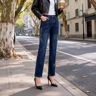 风姿歌2026秋冬新款直筒牛仔裤女高腰显瘦刺绣深蓝色大码长裤