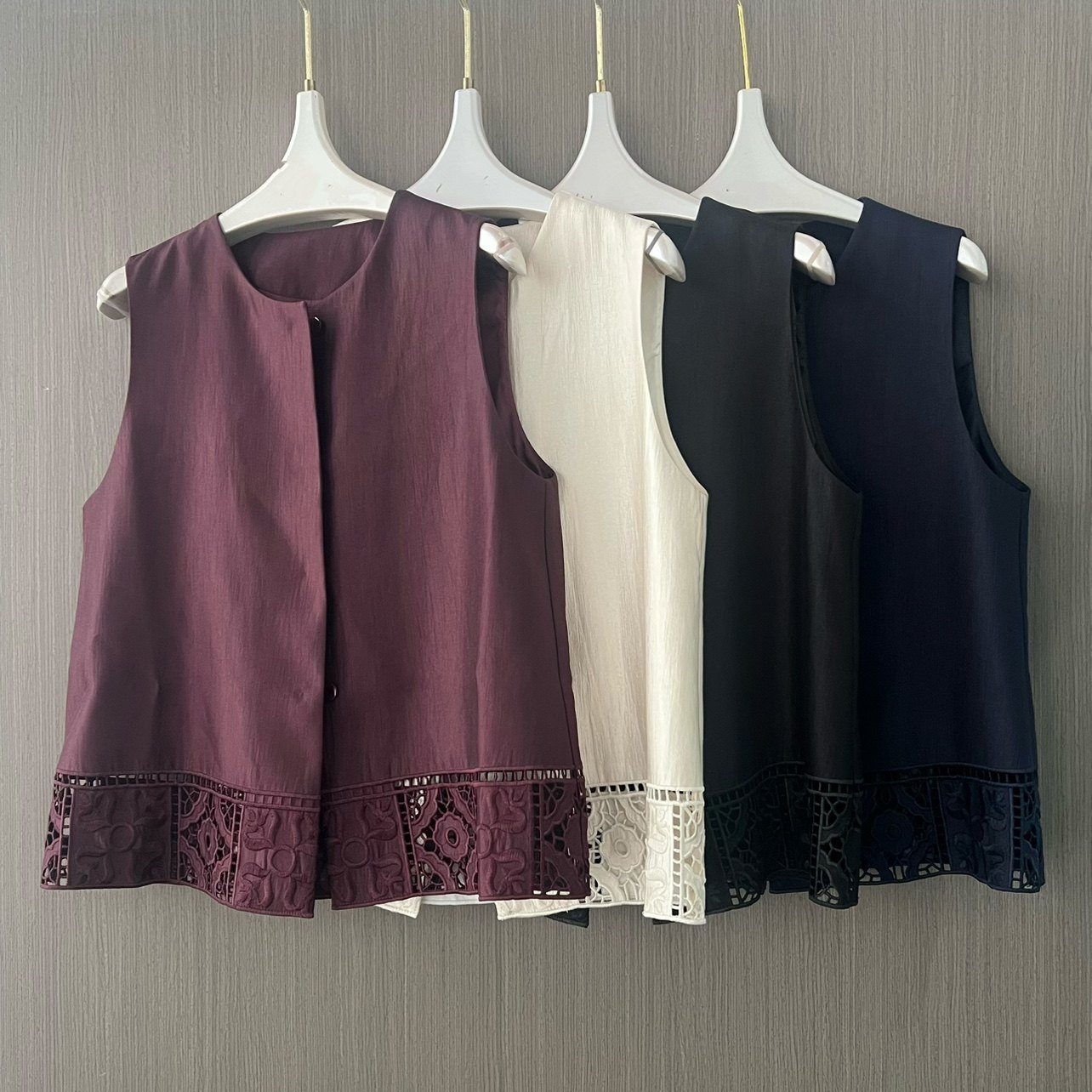 欧洲站2025秋季新款欧货女装圆领暗扣刺绣镂空高级感洋气背心马甲