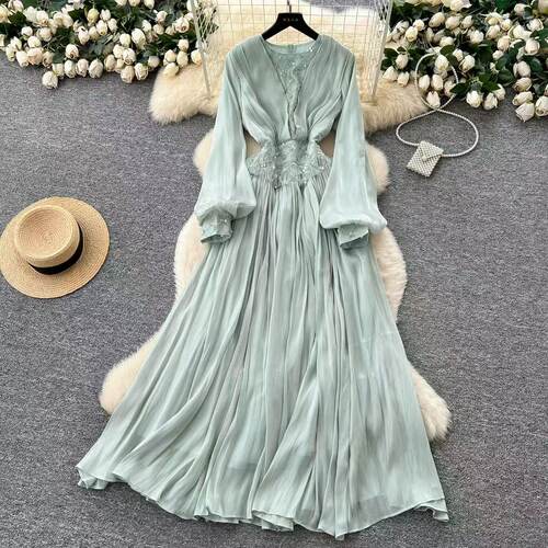 名媛高级感亮面灯笼袖礼服连衣裙女秋季高端串珠亮片收腰大摆长裙