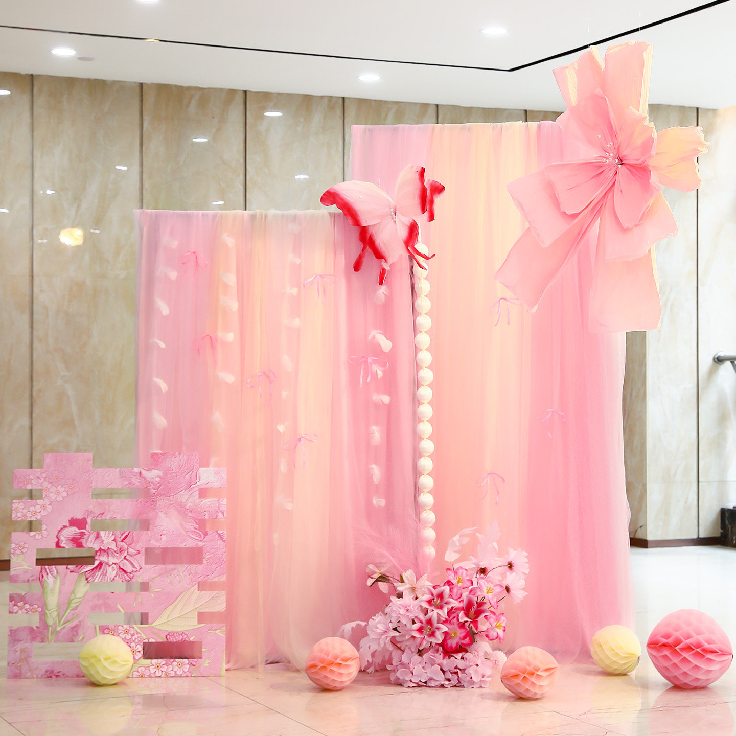 粉色婚房布置结婚男女方客厅卧室晨袍纱幔拍照背景大喜字kt板装饰