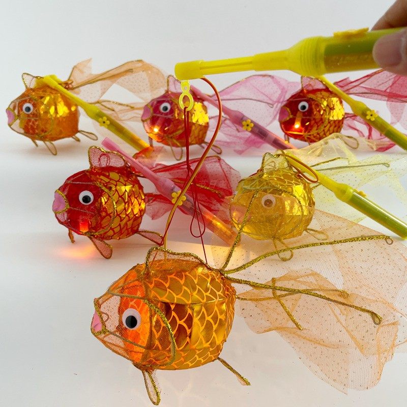中秋节传统工艺手提发光金鱼灯笼儿童礼物铁艺绸布灯会可爱鱼花灯