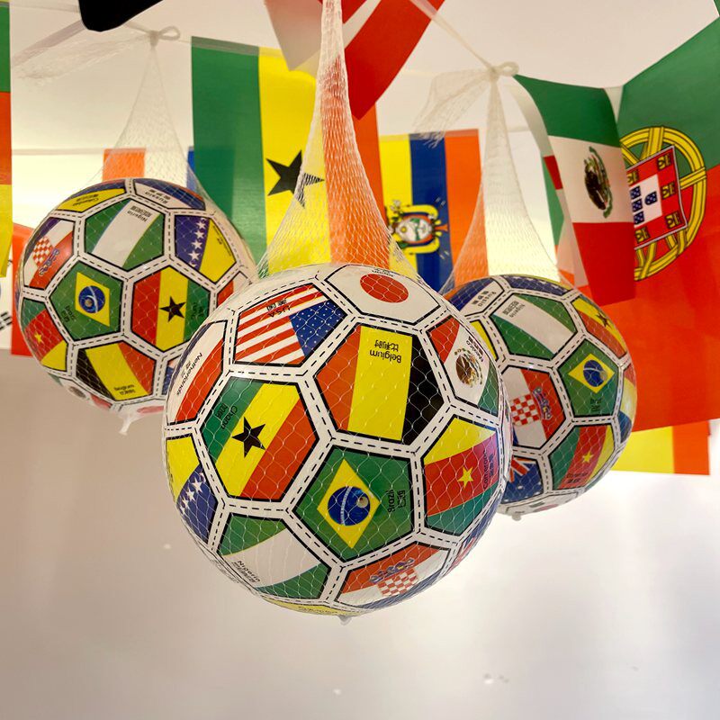 欧洲杯足球国旗球网兜体彩店酒吧看球主题氛围装饰吊球幼儿园游戏