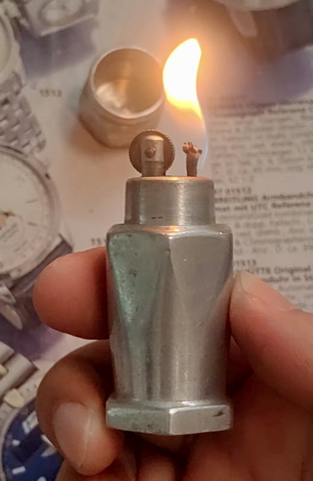 【军事专题】二战期间法国子弹头多面柱切割铝制战壕煤油打火机