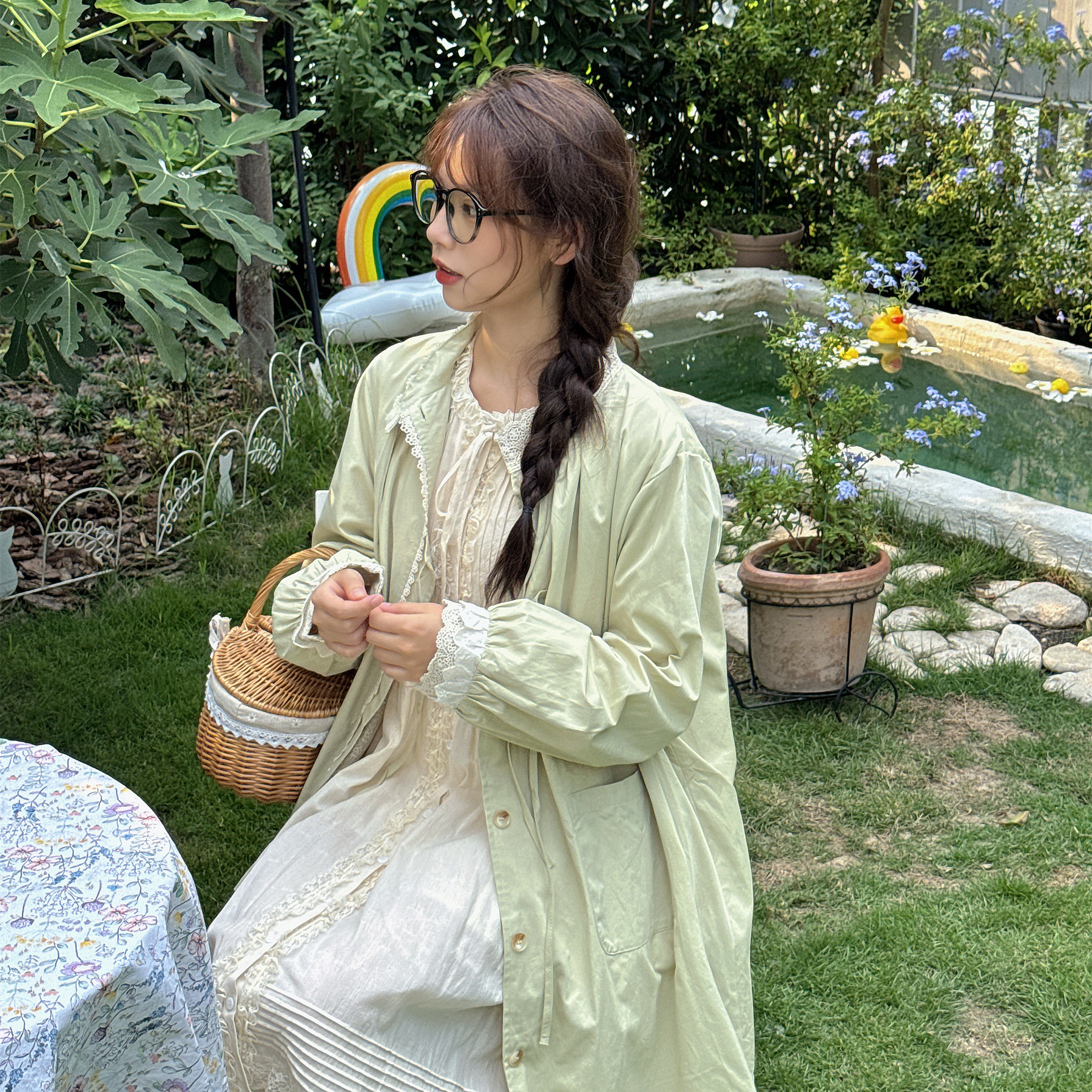 秋季森系清新少女淡绿色风衣