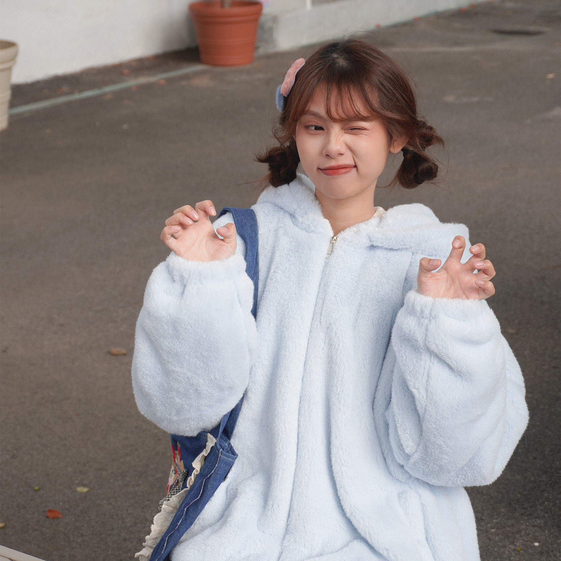 甜美少女感浅蓝色灯笼袖外套可爱立体球球毛绒绒宽松保暖冬季棉衣