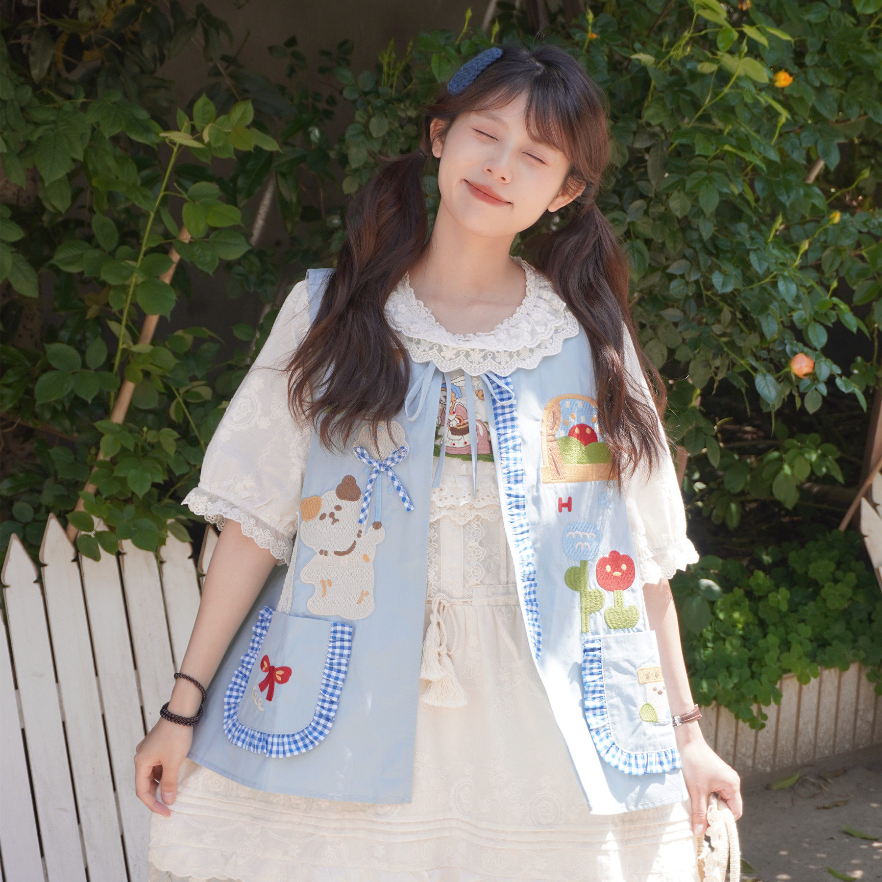 森系复古拼色贴布花朵小熊刺绣背心马甲少女感浅蓝色显瘦外搭外套