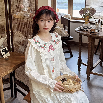 少女草莓重工刺绣娃娃领长袖衬衫