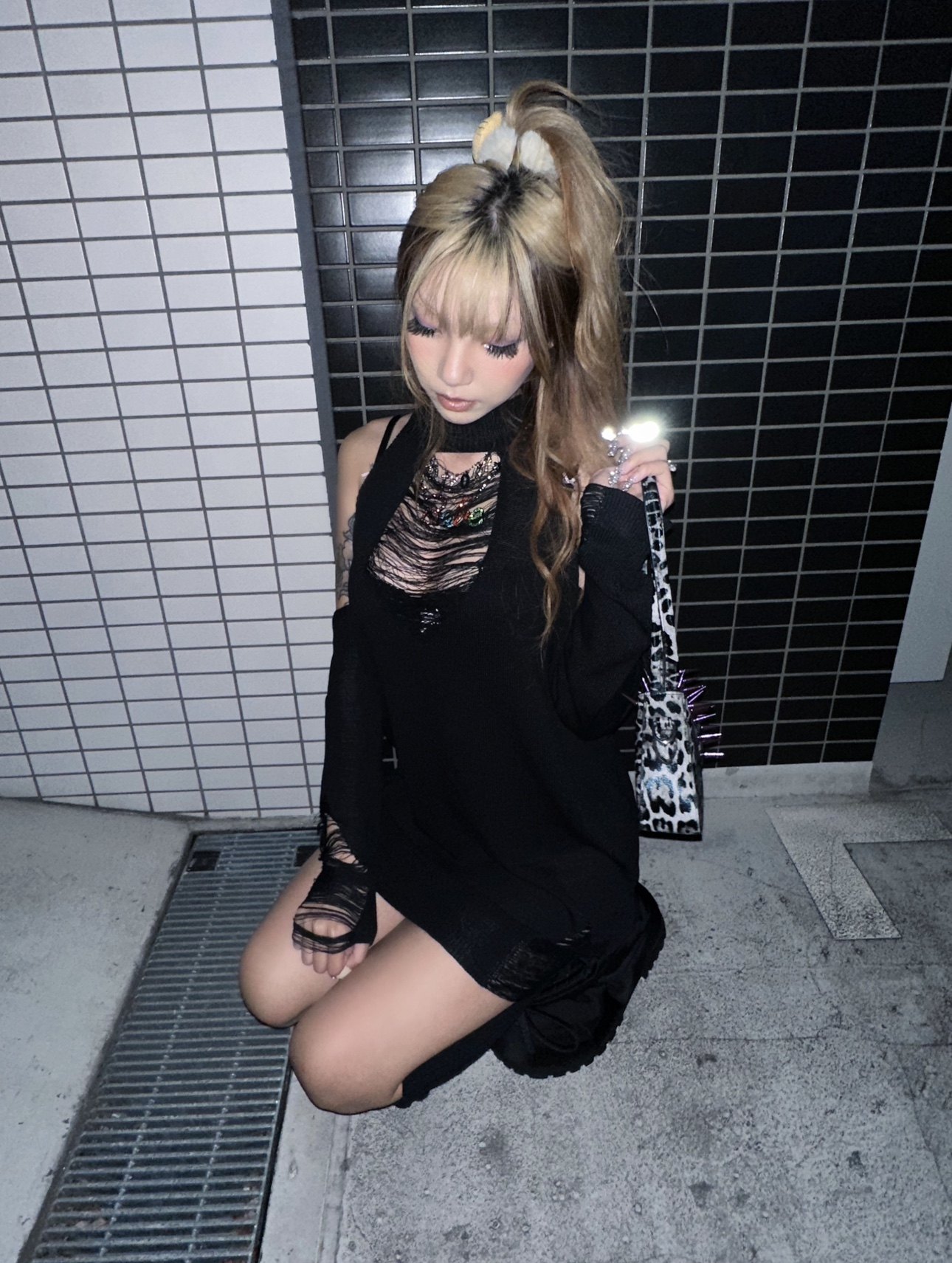 Srrybabe 黑色破洞露肩针织朋克风慵懒宽松圆领长袖毛衣