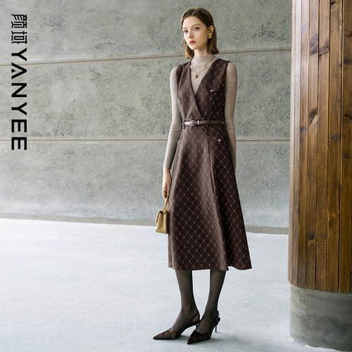 无袖连衣裙针织衫两件套