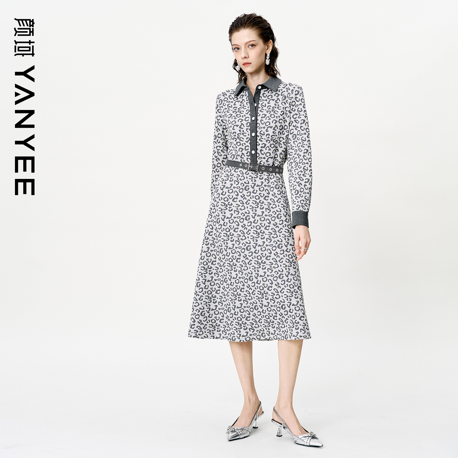 颜域印花衬衫领连衣裙